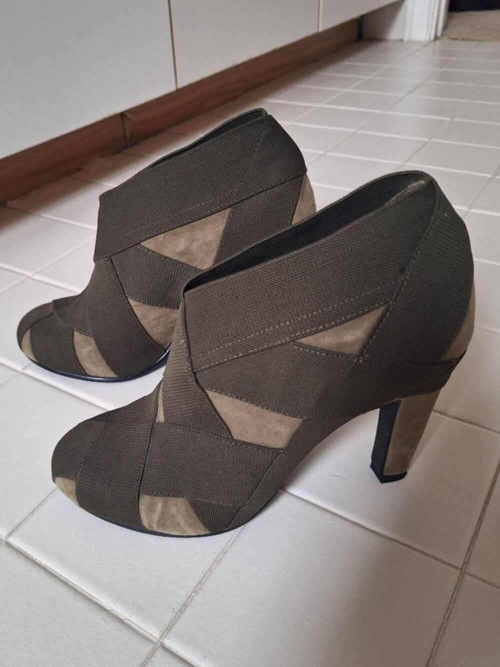 United Nude suede elastic pumps